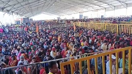 कार्यक्रम स्थल पर मौजूद भीड़