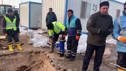 Malatya'da depremzedeler için konteyner kent kurulumu sürüyor