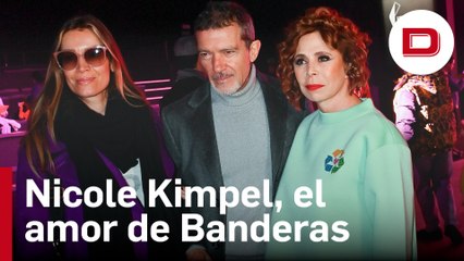 Antonio Banderas acude con su novia al desfile de Agatha