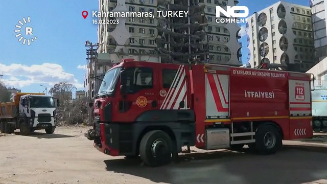 Remoção de escombros na Turquia e vigília pelas vítimas em Berlim