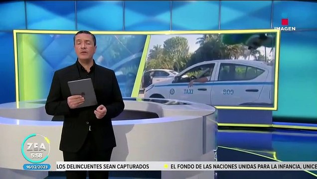 Taxistas le cierran el paso a un conductor de Uber en Quintana Roo