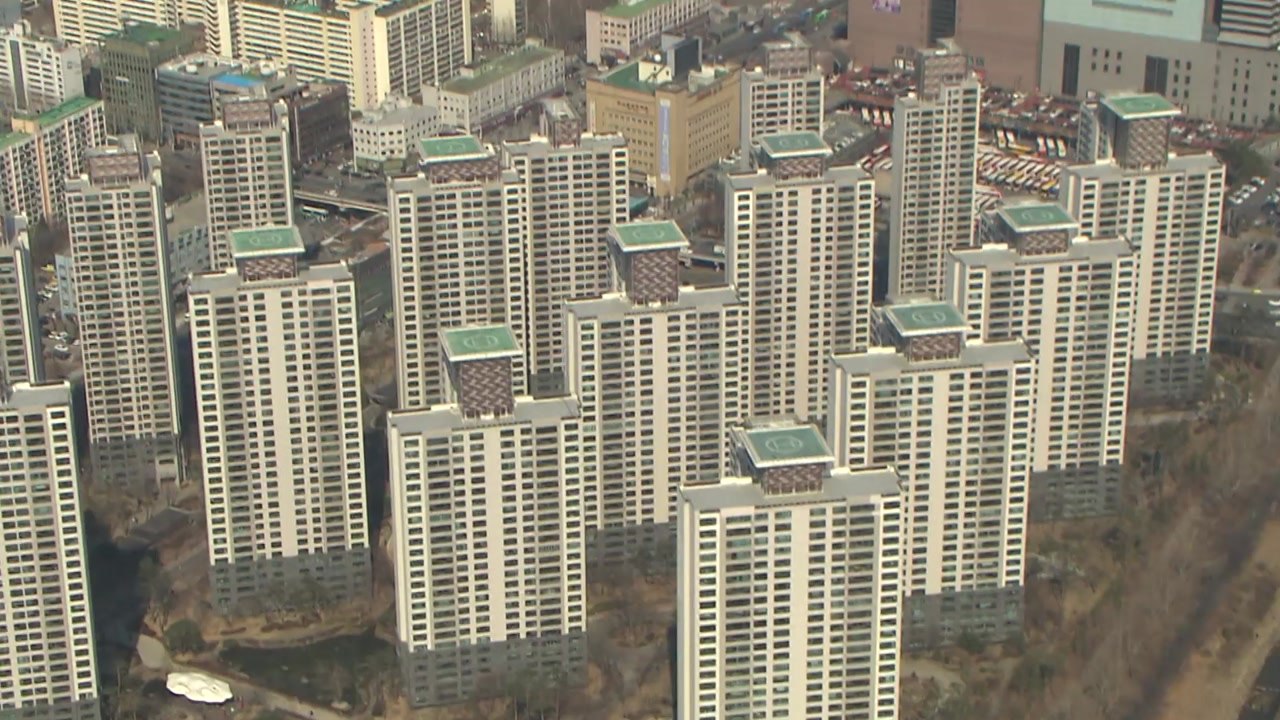 지난해 서울 아파트 실거래가 22% ↓...역대 최대 하락 / YTN