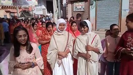 गाजे-बाजे के साथ निकला दीक्षार्थी निशा कोठारी का वरघोड़ा