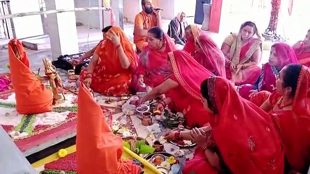 After worshiping Lord Ganesha, oil was offered to Mahadev and turmeri