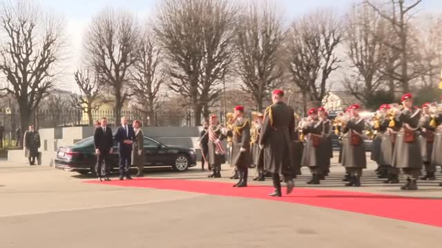 Sánchez se reúne en Viena con el canciller Karl Nehammer