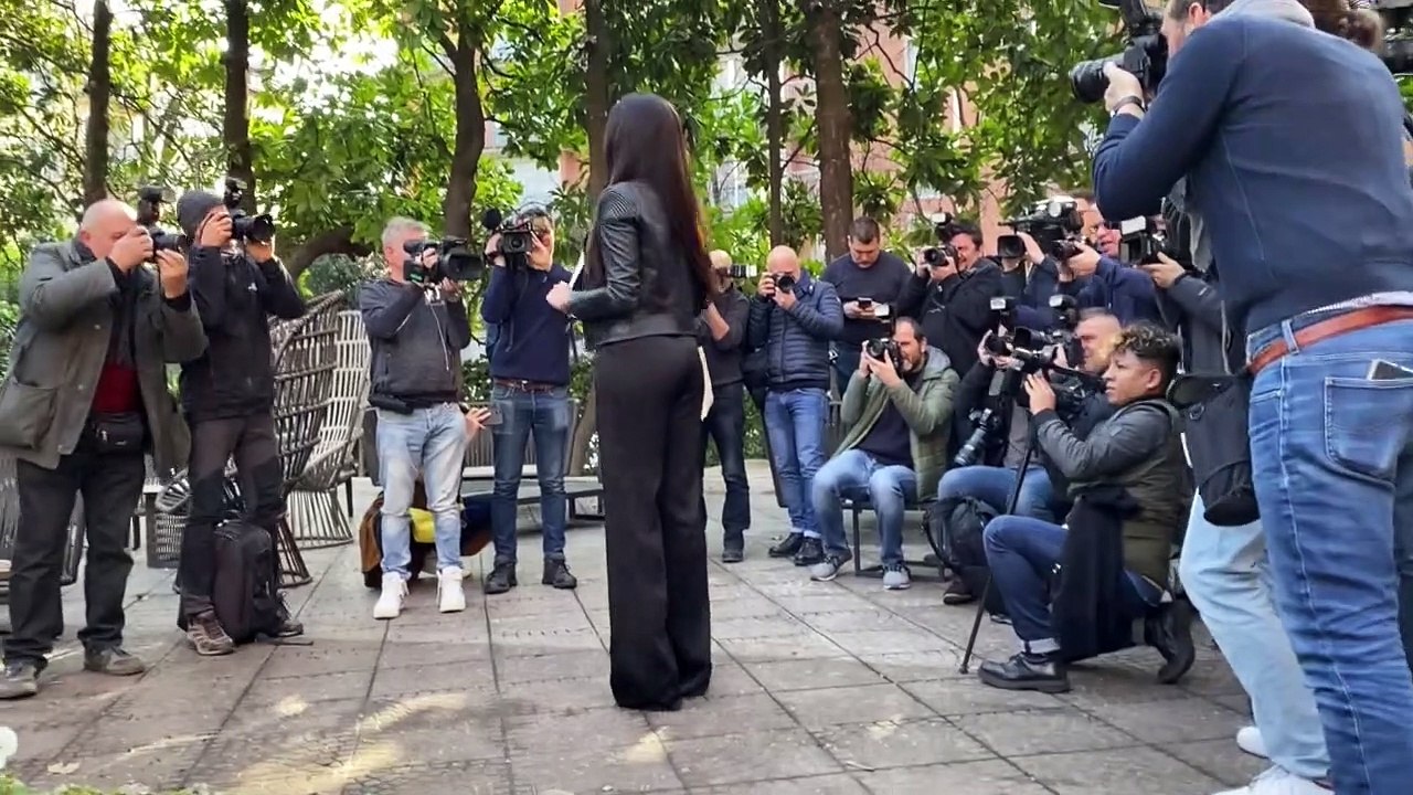 Karima El Mahroug: "Berlusconi? Gli farei una dedica con scritto 'non sono la nipote di Mubarak'"