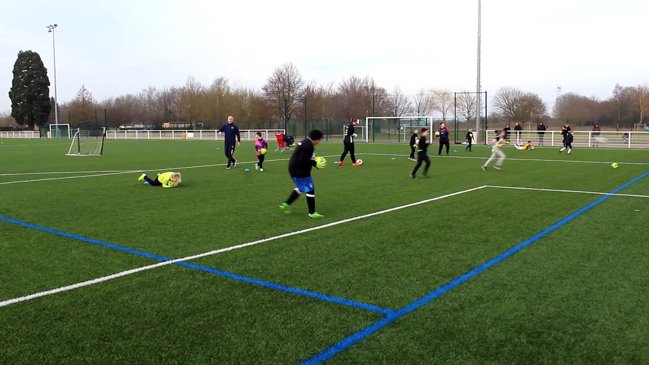 Michel Ettorre entraîne les jeunes gardiens du SCA