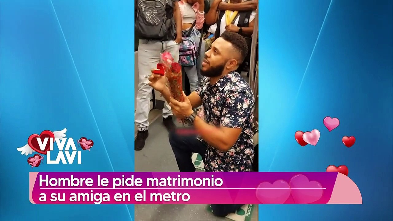 Hombre Se Le Propone Matrimonio A Su Mejor Amiga En Vagón Del Metro Vídeo Dailymotion 