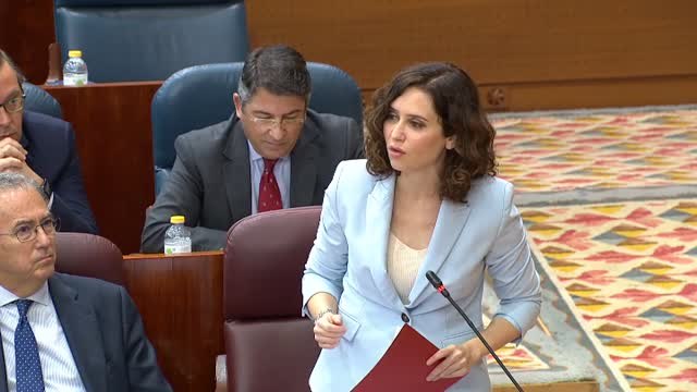 Ayuso carga contra las pancartas en los centros de salud y defiende que hay que prohibirlo: Es asqueroso y hay que acabar con ello