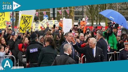 “Pas mon roi !” : Charles III confronté à de nombreux protestants en colère
