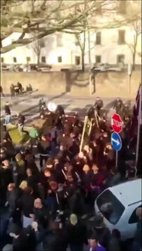 Scontri fra la polizia e i tifosi della Fiorentina a Braga