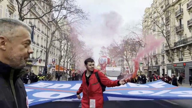 Trabajadores en Francia marcharon nuevamente en rechazo a propuesta de reforma laboral