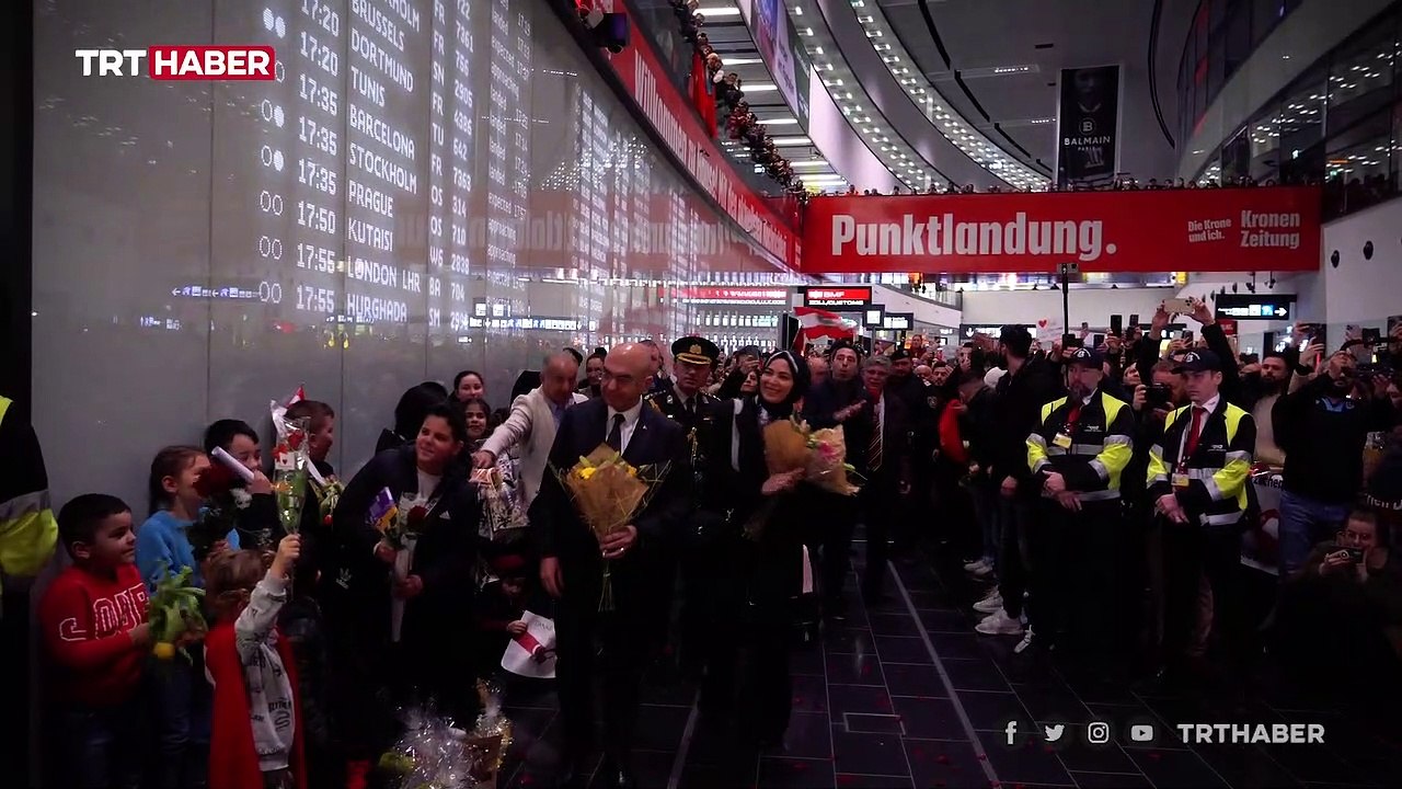 Avusturyalı ekip Viyana’da büyük coşkuyla karşılandı