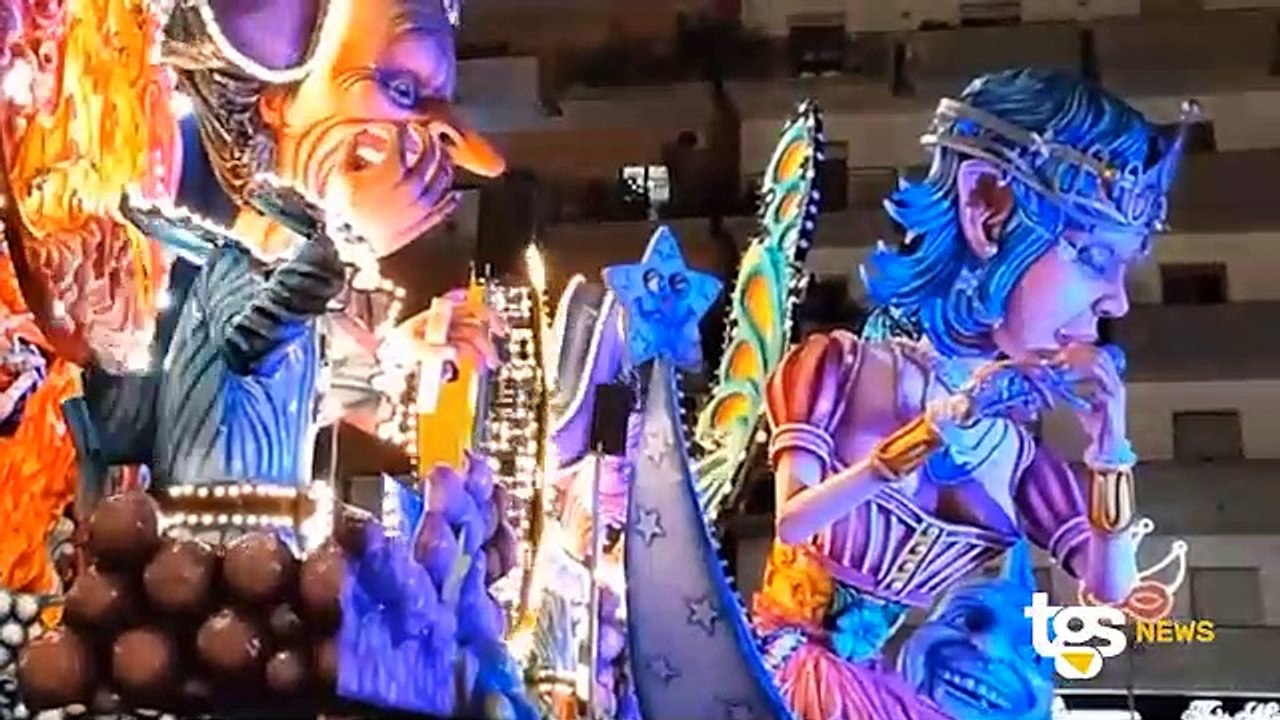 Carnevale. Oggi è giovedì grasso. Ad Acireale uno dei più belli