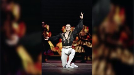 GALA VIDEO - Claire Chazal rayonnante : rare apparition publique pour un honorer un célèbre ami disparu