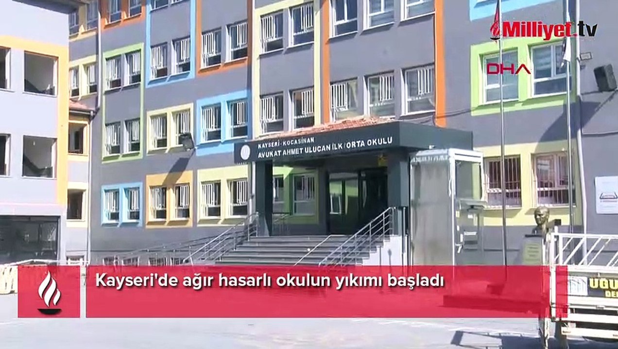 Kayseri'de ağır hasarlı okulun yıkımı başladı