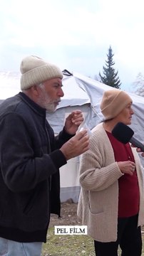 Depremzede elindeki 10 bin TL'yi gösterdi: Bunu Erdoğan'a versem ne yapacak, hani devlet büyüktü, hani dünya lideriydi, ne oldu; Banyo yok, su yok!