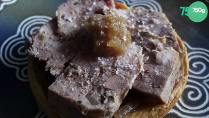 Tarte fine à la terrine de campagne, compotée d'oignons au cidre