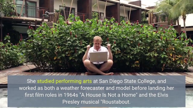 Raquel Welch sexy star of 'One Million Years B.C.' and 'Fantastic Voyage'