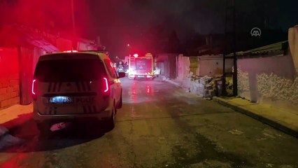 Konya'da yangın çıkan evde çöken çatının altında kalan 7 depremzede öldü