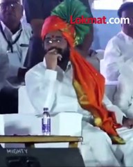 निधी वाटपाच्या मुद्द्यावर गिरीश महाजन यांनी मुख्यमंत्र्यांना कसे चिमटे घेतले