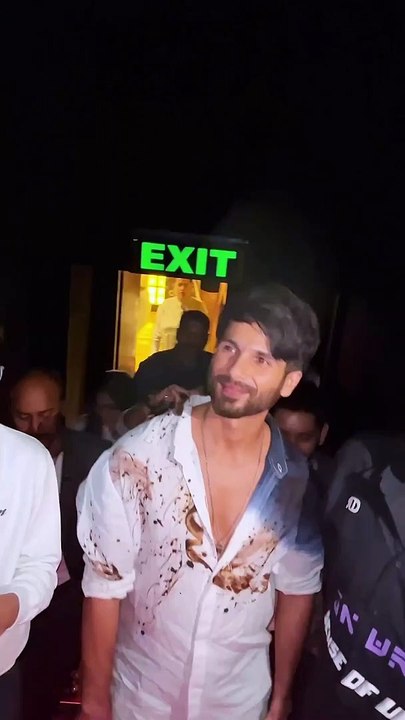 Shahid Kapoor crashes special Jab We Met screening in Mumbai