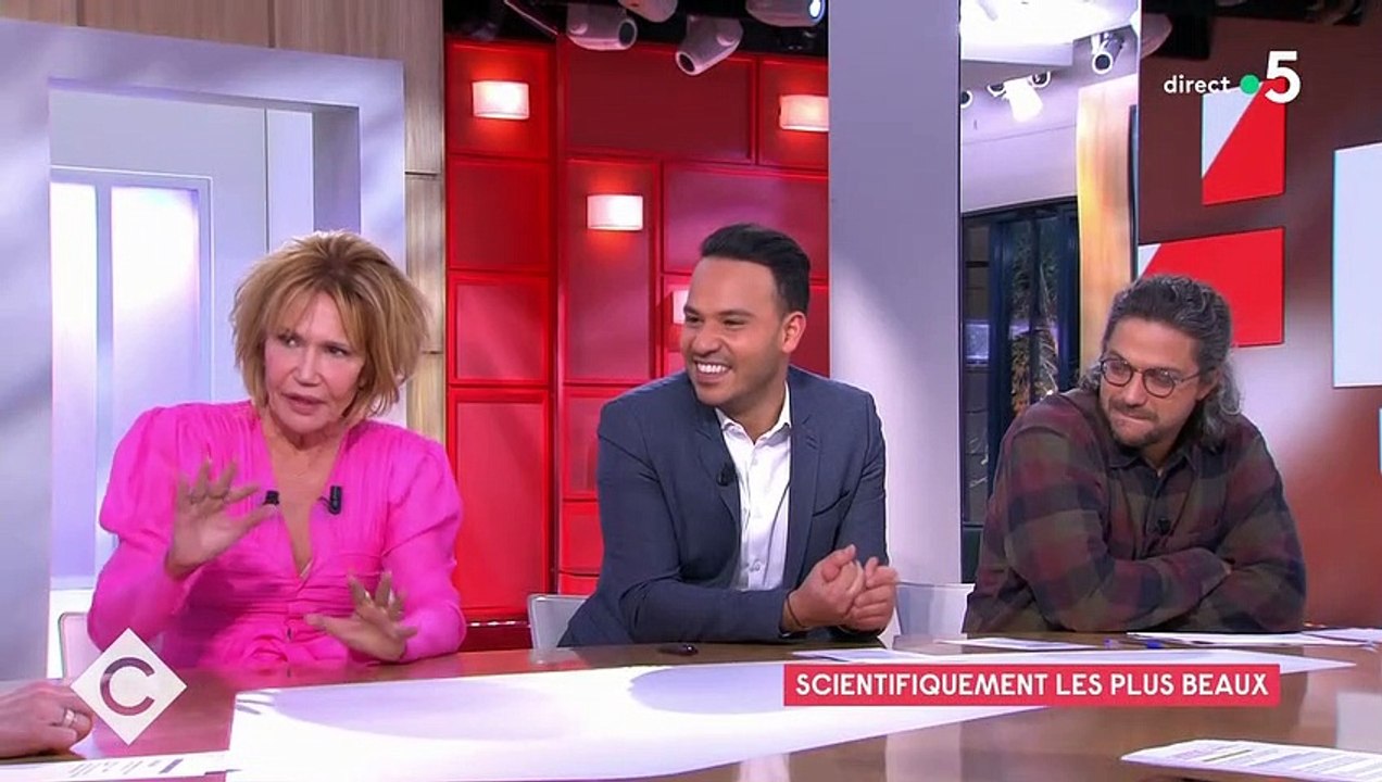 Clémentine Célarié était l'invitée de l'émission C à vous sur France 5. Sincère comme à son habitude, elle a partagé un surprenant souvenir.Extrait de l'émission C à vous sur France 5 avec Clémentine Célarié comme invitée.