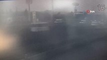 İşçi servisiyle otomobilin çarpıştığı kaza kamerada