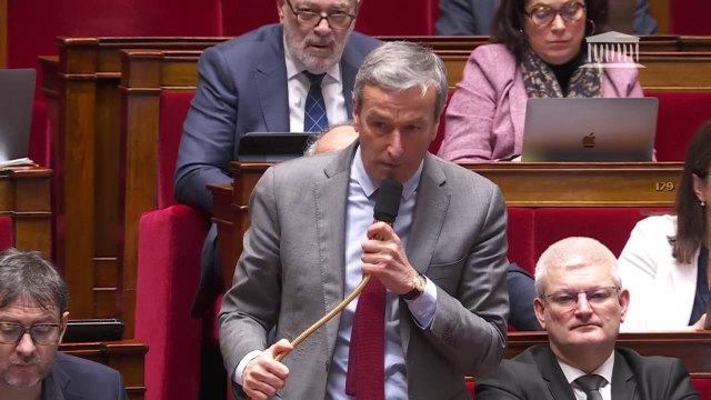 Philippe Vigier (MoDem) aux députés LFI: J'ai bien compris que le guide suprême vous a interdit [d'aller à l'article 7]