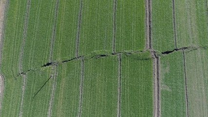 KAHRAMANMARAŞ'TA TARIM ARAZİLERİNİ KAYDIRAN FAY KIRIKLARI HAVADAN GÖRÜNTÜLENDİ-1