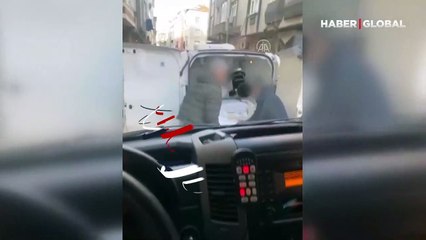 Zeytinburnu'nda 2 kişinin yük boşaltma gerekçesiyle ambulansa yol vermeme anları kamerada