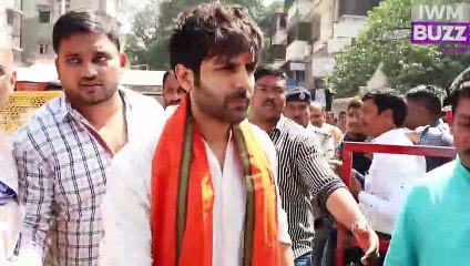 Kartik Aaryan visit Siddhivinayak Temple to seek blessings for his movies release ‘Shehzada'
