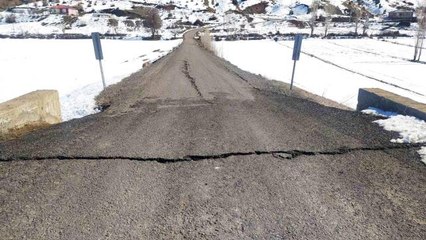 Lice'de deprem sonrası oluşan obruk dere yatağını kuruttu