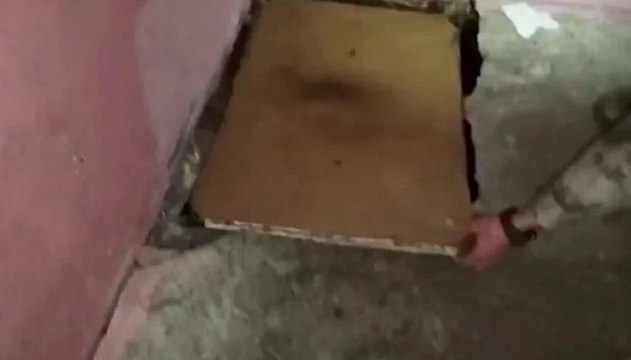 Polisten saklanmak için yatak odasına çukur kazmış