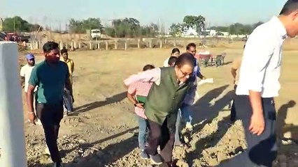 कलेक्टर ने किया निर्माणाधीन भवन का निरीक्षण