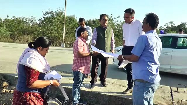 कलेक्टर ने किया निर्माणाधीन भवन का निरीक्षण