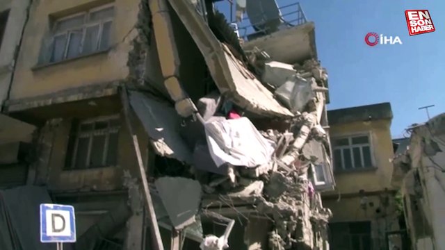 Hatay'daki enkaza bırakılan not: Ceset çıkaran beni arasın