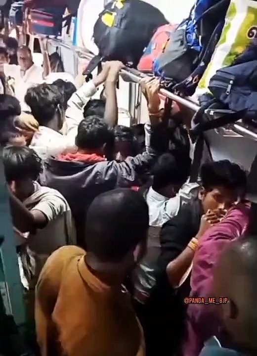 चलती ट्रेन में प्रवासी श्रमिक को पीटने वाला युव...