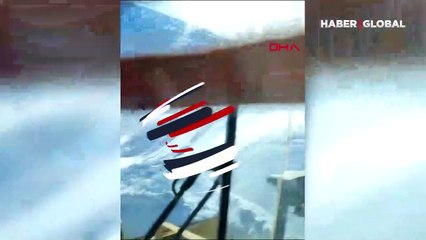 Mahalle yoluna çığ düştü; iş makinesi operatörü son anda kurtuldu