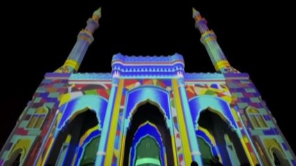 Lo spettacolare festival delle luci illumina le moschee a Sharjah