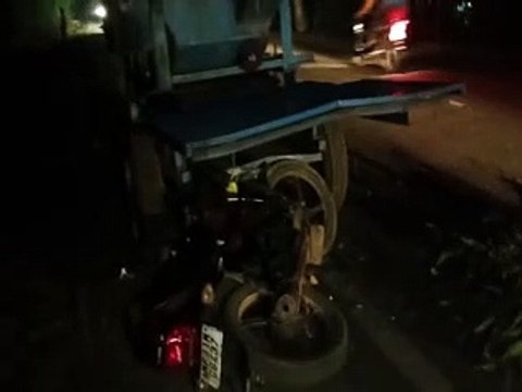 video: मेगा हाइवे पर खड़े थ्रेसर से टकराई बाइक, एक की मौत दो घायल