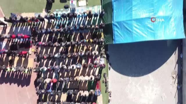 Depremden sonra ilk cuma namazı çadır kentte kılındı