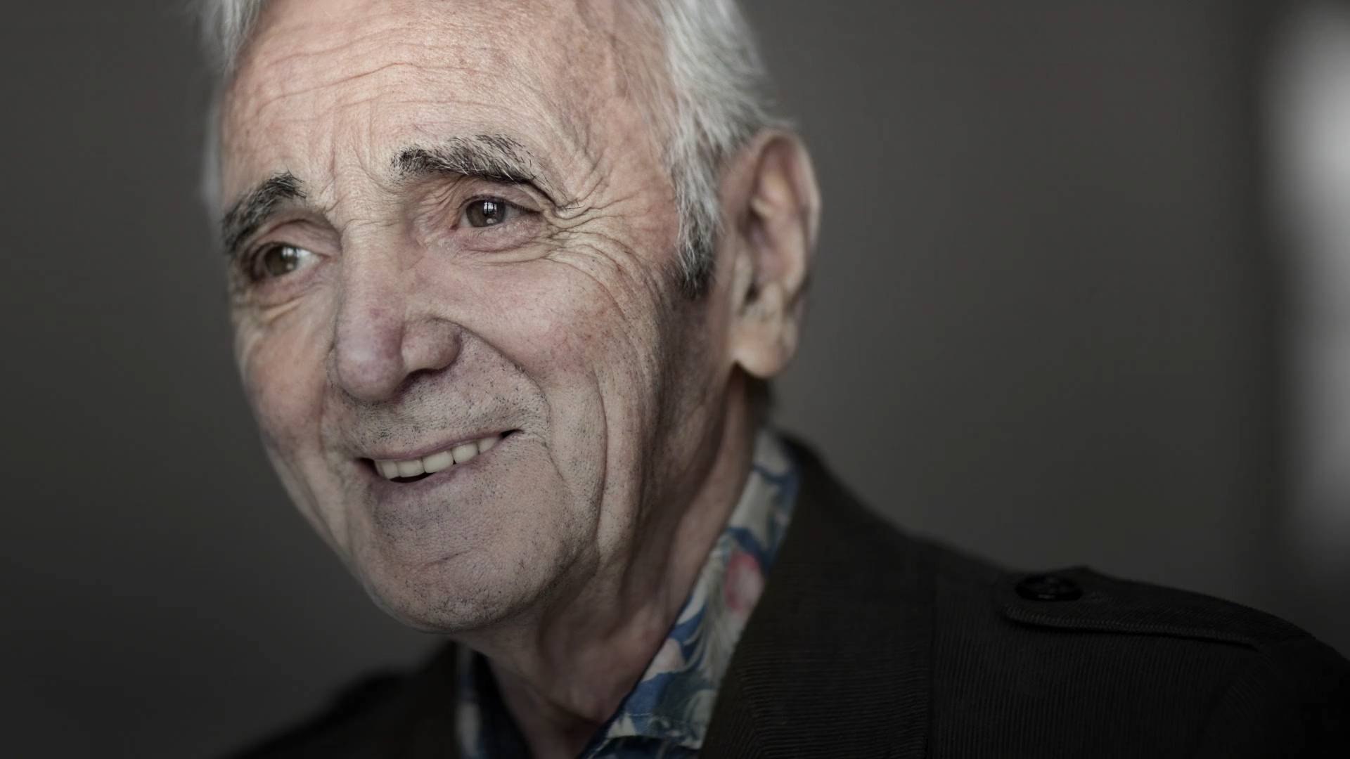 Quel célèbre acteur incarnera Charles Aznavour dans son biopic ? - Vidéo  Dailymotion