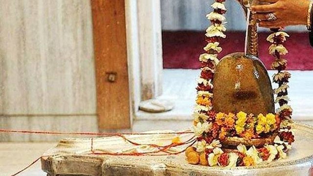 Mahashivratri 2023: शिवलिंग पर जल चढ़ाने से क्या होता है | Shivling Par Jal Chadhane Se Kya Hota Hai