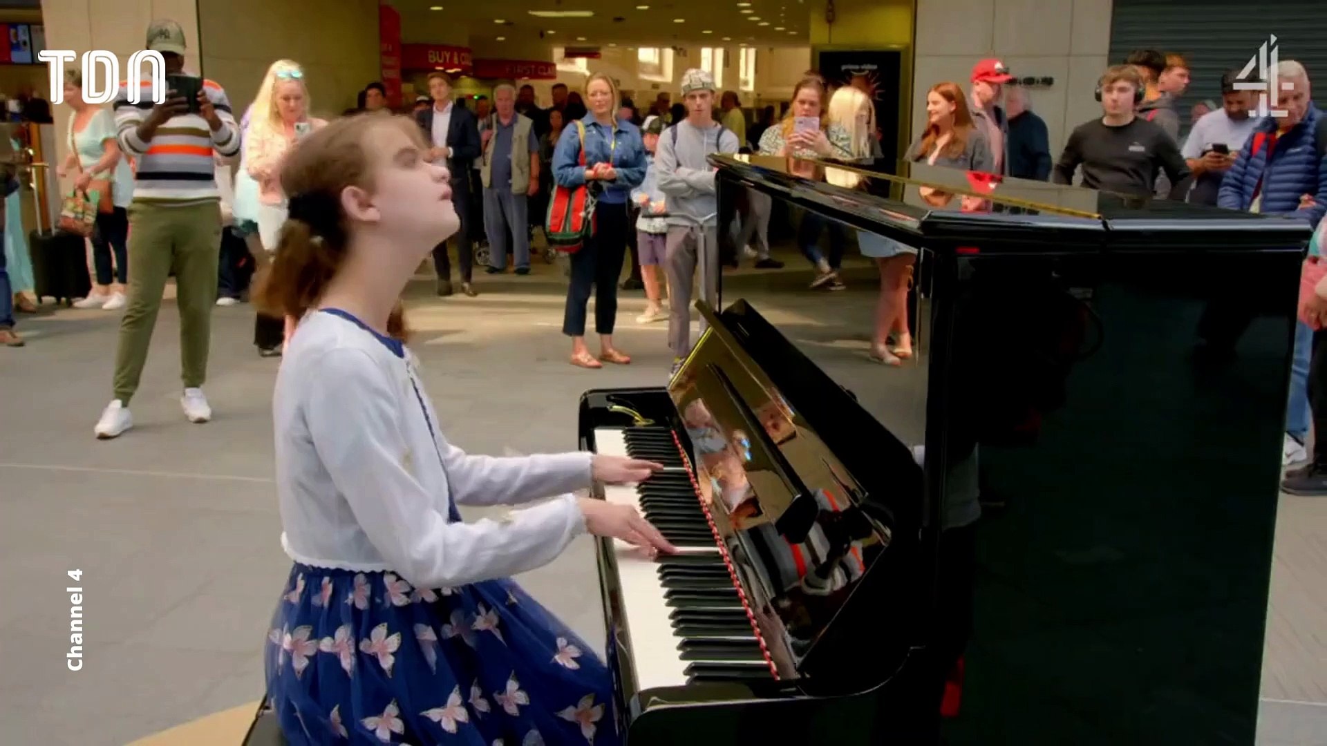 Une pianiste aveugle et autiste impressionne le jury d'une émission - Vidéo  Dailymotion