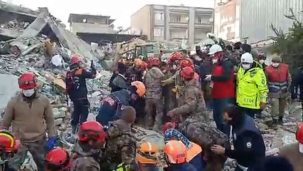 Depremin 12. gününde Antakya'da bir kişi enkazdan kurtarıldı