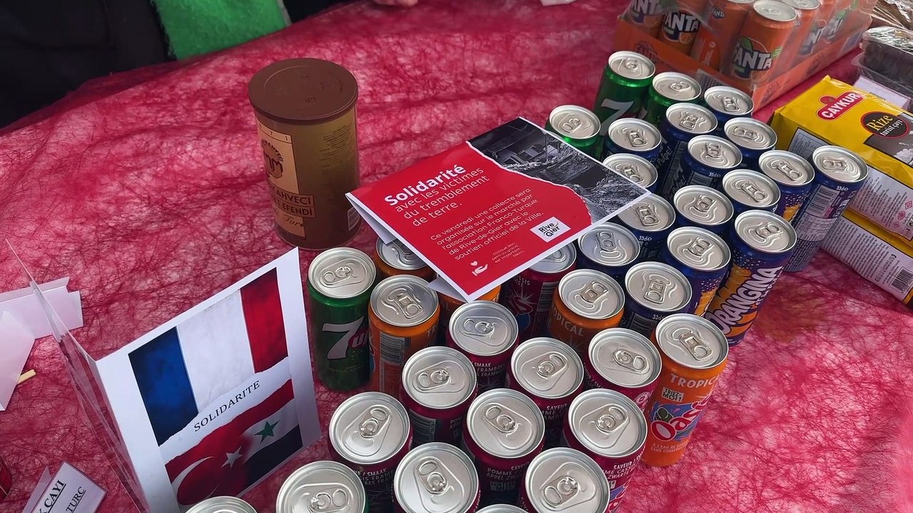 Un stand de marché en solidarité pour la Turquie
