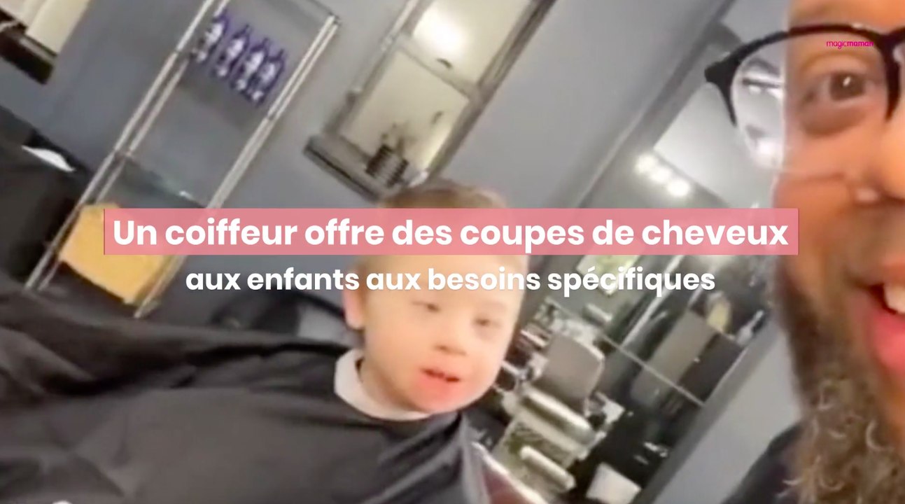 Un coiffeur offre des coupes de cheveux aux enfants aux besoins spécifiques