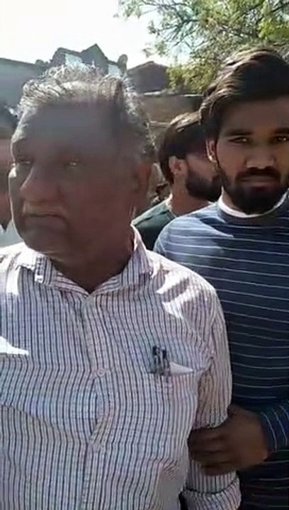 Video.... इसनपुर में अतिक्रमण हटाने पहुंची टीम, स्थानीय लोगों ने जमकर किया विरोध