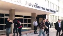Uzaktan eğitimi protesto eden öğrenciler gözaltına alındı
